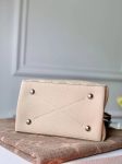 louis-vuitton-muria-mahina-leather-handbags-M55801_PM2_Front-view.png