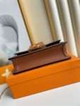 louis-vuitton-dauphine-chain-wallet-monogram-small-leather-goods-M68746_PM2_Front-view.png