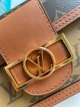 louis-vuitton-dauphine-chain-wallet-monogram-small-leather-goods-M68746_PM2_Front-view.png
