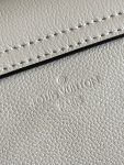 louis-vuitton-lockme-tender-lockme-leather-handbags-M59733_PM2_Front-view.png