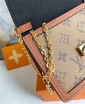 louis-vuitton-dauphine-chain-wallet-monogram-small-leather-goods-M68746_PM2_Front-view.png