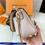 louis-vuitton-lockme-tender-lockme-leather-handbags-M58554_PM2_Front-view.webp