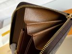 louis-vuitton-zippy-wallet-monogram-canvas-wallets-and-small-leather-goods-M42616_PM2_Front-view-1.webp