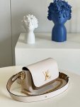 louis-vuitton-lockme-tender-lockme-leather-handbags-M59733_PM2_Front-view.png