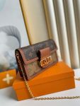 louis-vuitton-dauphine-chain-wallet-monogram-small-leather-goods-M68746_PM2_Front-view.png