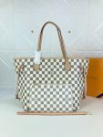 LVBAGS-1-40_1d8726e6-63cb-4b67-9673-07db8f1dc4d6.png