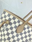 LVBAGS-1-40_1d8726e6-63cb-4b67-9673-07db8f1dc4d6.png