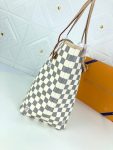 LVBAGS-1-40_1d8726e6-63cb-4b67-9673-07db8f1dc4d6.png