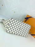 LVBAGS-1-40_1d8726e6-63cb-4b67-9673-07db8f1dc4d6.png