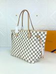 LVBAGS-1-40_1d8726e6-63cb-4b67-9673-07db8f1dc4d6.png