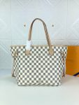 LVBAGS-1-40_1d8726e6-63cb-4b67-9673-07db8f1dc4d6.png