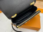 louis-vuitton-sac-marceau-cuir-monogram-empreinte-sacs-a-main-M46200_PM2_Front-view.png