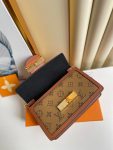 louis-vuitton-dauphine-chain-wallet-monogram-small-leather-goods-M68746_PM2_Front-view.png