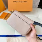 louis-vuitton-lockme-tender-lockme-leather-handbags-M58554_PM2_Front-view.webp