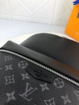 louis-vuitton-discovery-backpack-pm-B01.png